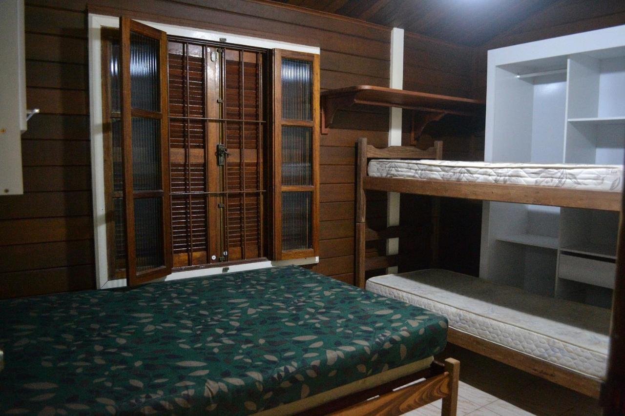 Maranduba Chalet: Poolside Retreat With Sea Access Holiday home *
