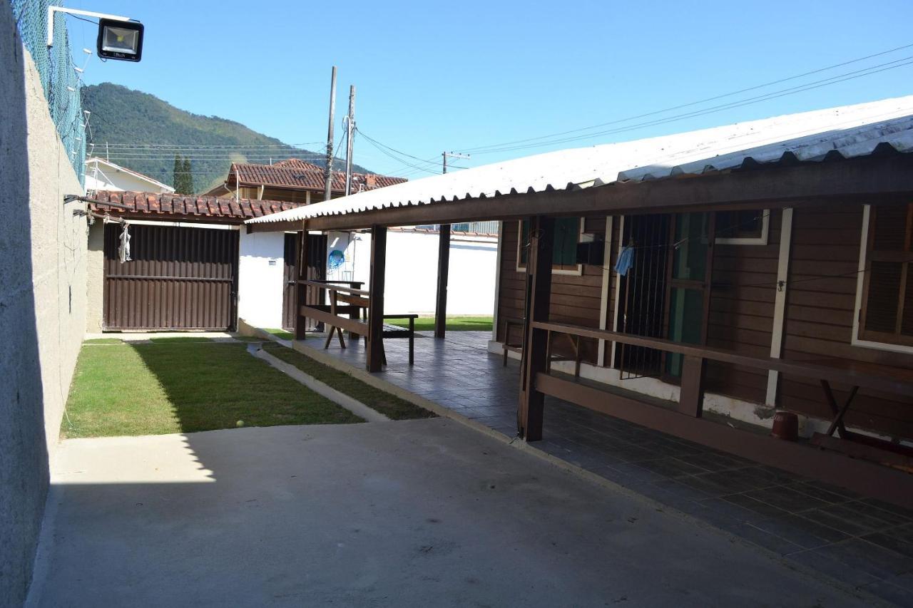 Holiday home Maranduba Chalet: Poolside Retreat With Sea Access *